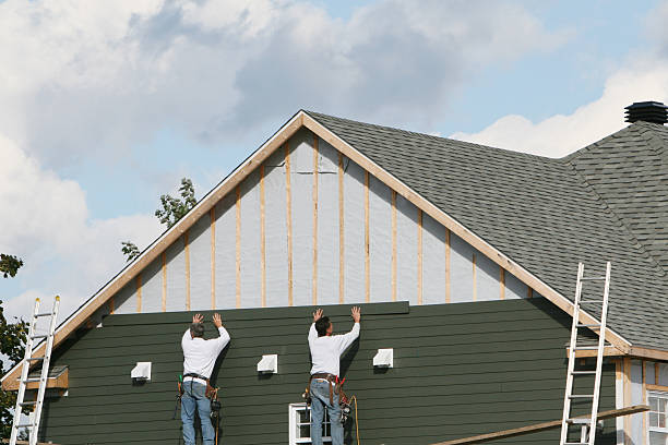 Professional Siding technician working in Dayton, VA